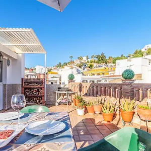 Сasa de vacaciones Stunning In Mlaga With 2 Bedrooms And Wifi, Málaga